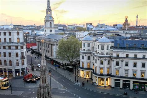  'The Charing Cross, from the North-West' - 섬세한 부드러움과 역동적인 대기의 조화!